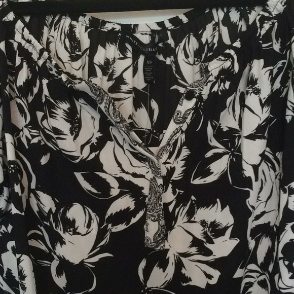 NEW flowery blouse with bell sleeves - Picture 3 of 3